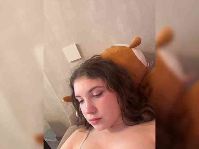 CuteCurly18