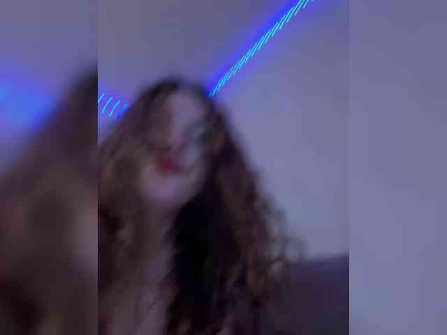 CuteCurly18