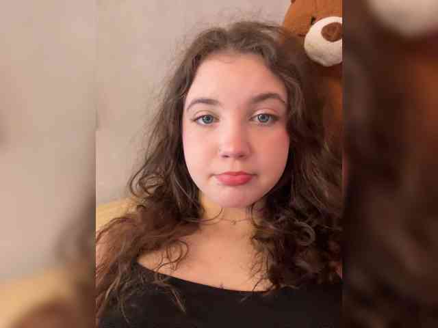 CuteCurly18