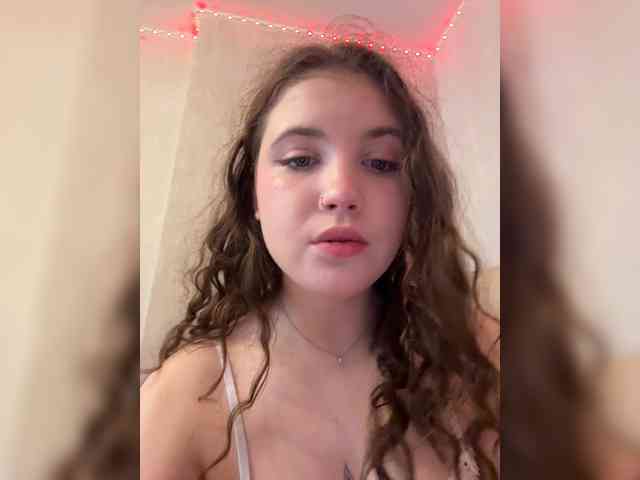 CuteCurly18