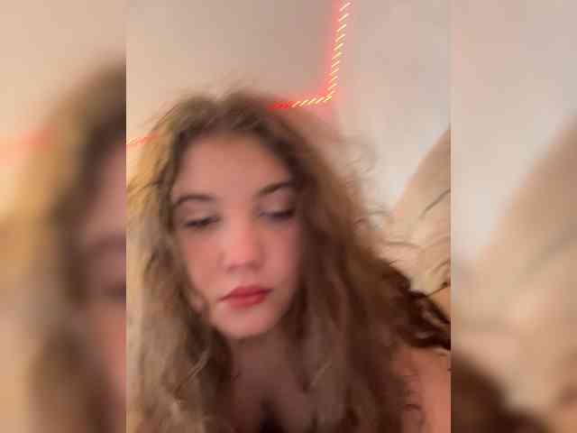 Модель: CuteCurly18
