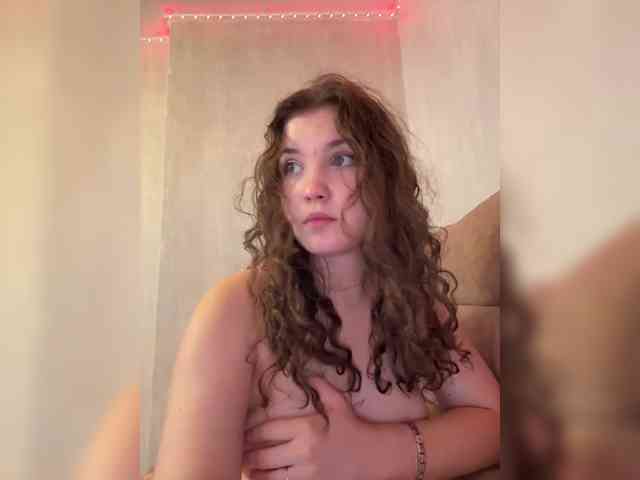 Модель: CuteCurly18