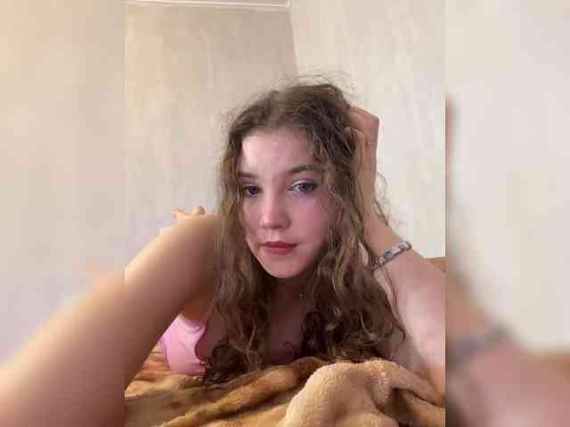 CuteCurly18