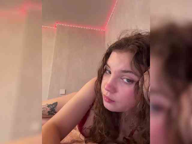 CuteCurly18