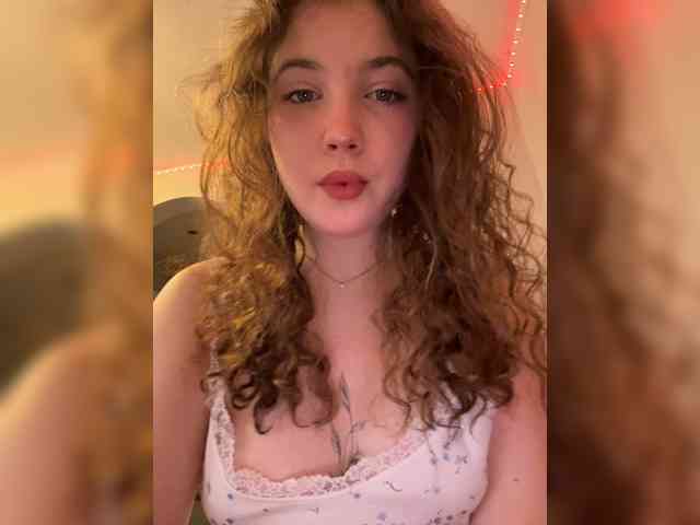 CuteCurly18