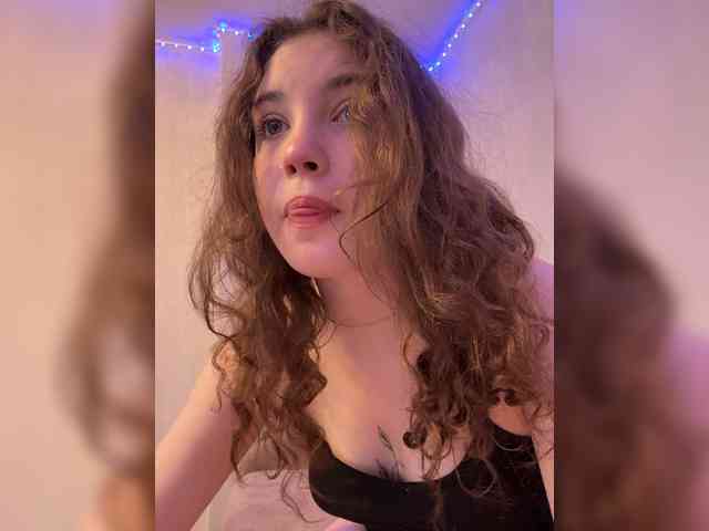 CuteCurly18