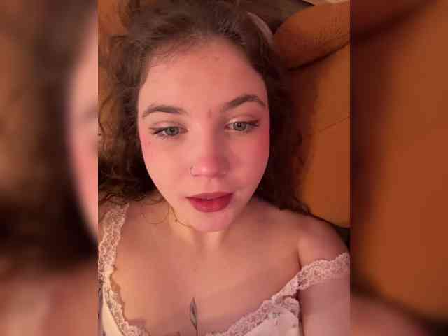 CuteCurly18