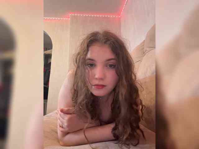 CuteCurly18