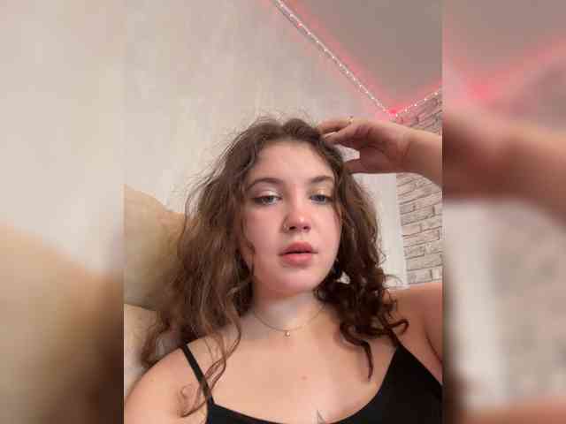 CuteCurly18