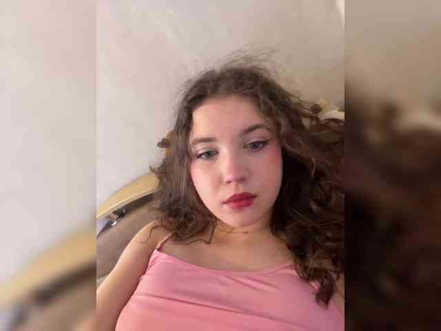 CuteCurly18