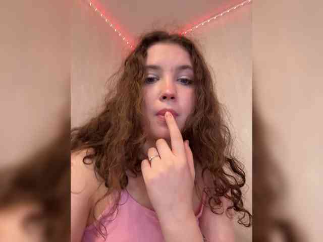 Модель: CuteCurly18