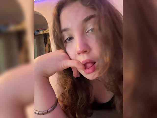 CuteCurly18