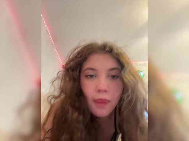 CuteCurly18