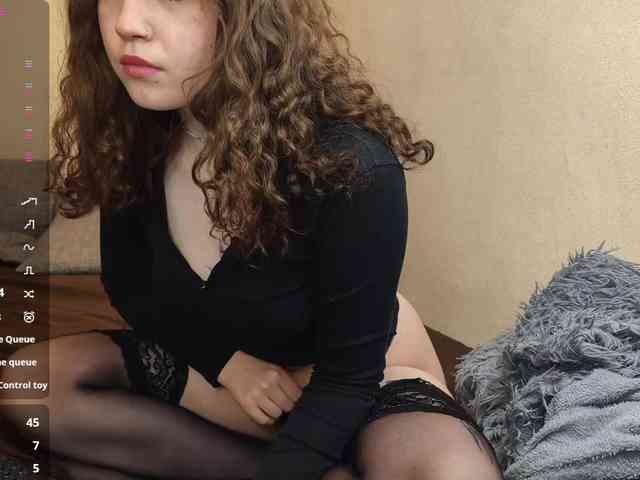 CuteCurly18