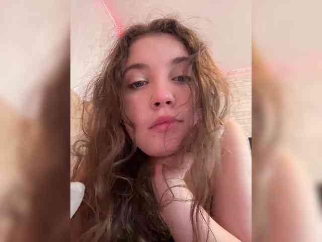 CuteCurly18