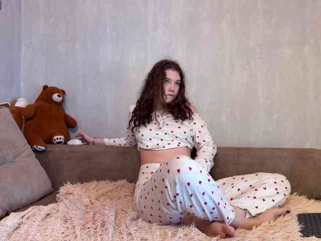 CuteCurly18