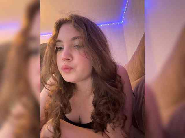 CuteCurly18