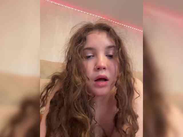 CuteCurly18
