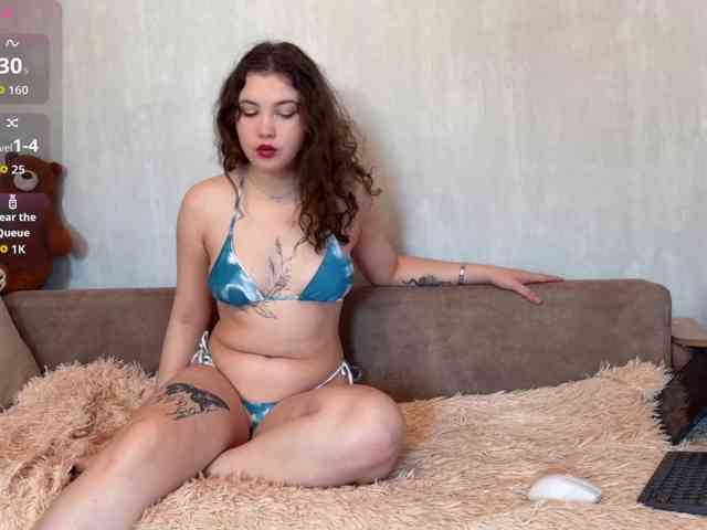 CuteCurly18