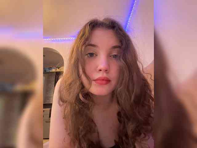CuteCurly18