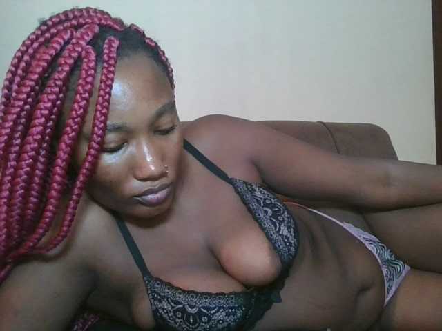 Missprettygal live cam on BongaCams