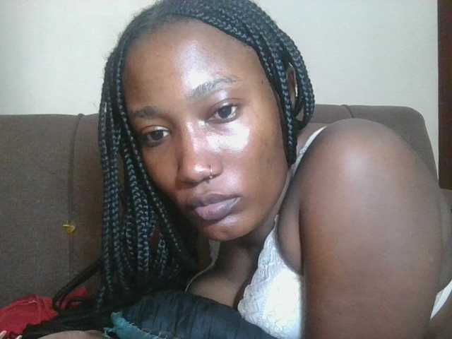 le modèle Missprettygal est en webcam porno dans un show sur le site bongacams, il possède les tags suivants: Ebony,Brunette,Trimmed