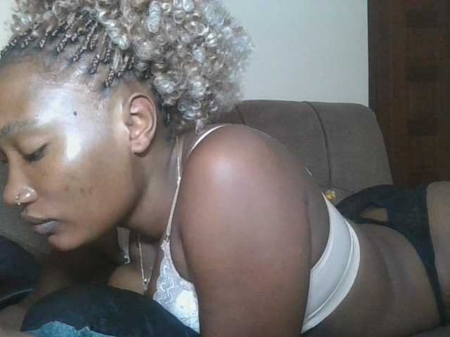 Missprettygal live cam on BongaCams