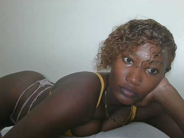 Missprettygal live cam on BongaCams