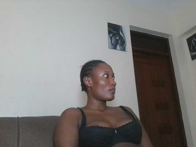 Missprettygal live cam preview