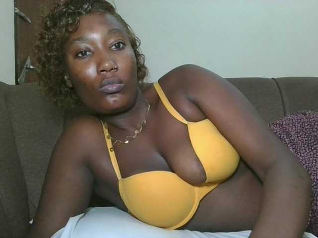 Missprettygal live cam on BongaCams