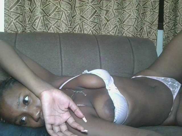 Missprettygal live cam on BongaCams