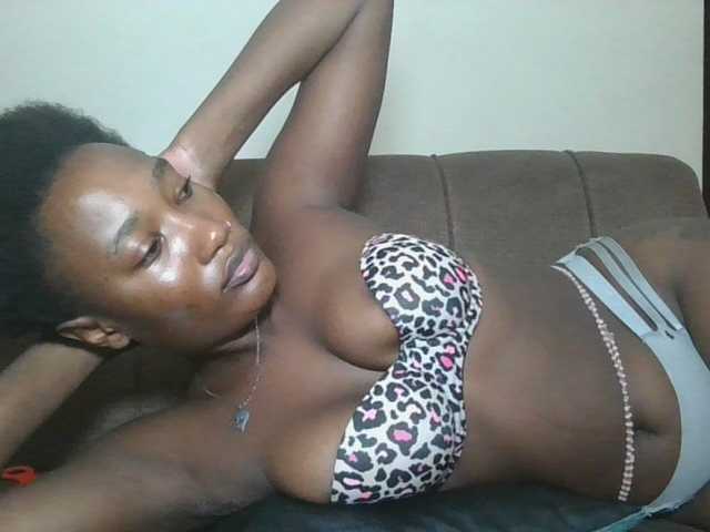 Missprettygal live cam on BongaCams