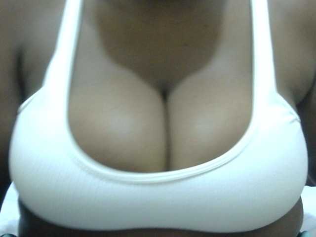 big-tirries live cam on BongaCams