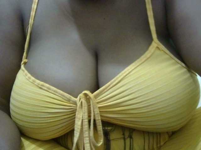 big-tirries webcam bongacams model stream image