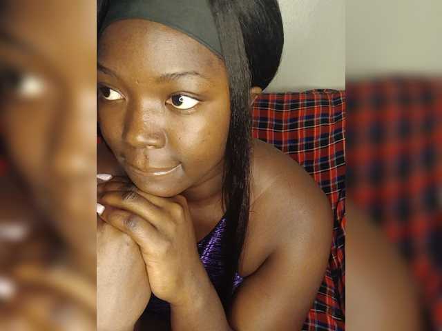 Hottiequeen live on BongaCams
