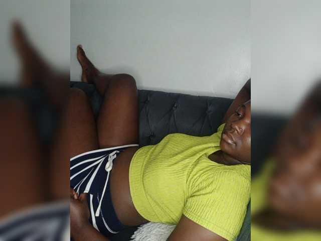 Hottiequeen live cam on BongaCams
