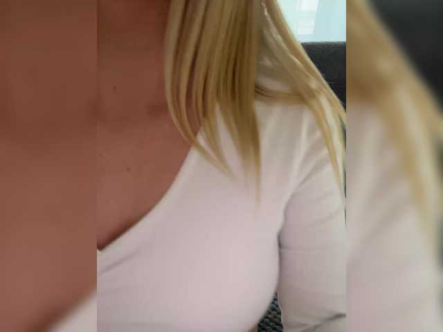 -CherryBerry-'s BongaCams show and profile