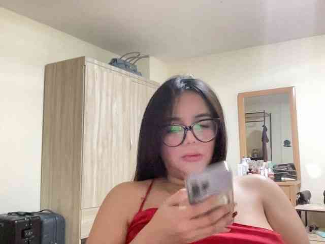 HOTFILIPINAHUGEBOOBS webcam