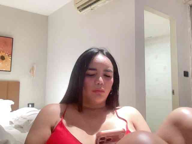 HOTFILIPINAHUGEBOOBS webcam