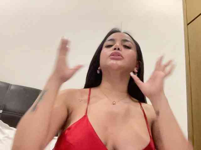 HOTFILIPINAHUGEBOOBS webcam