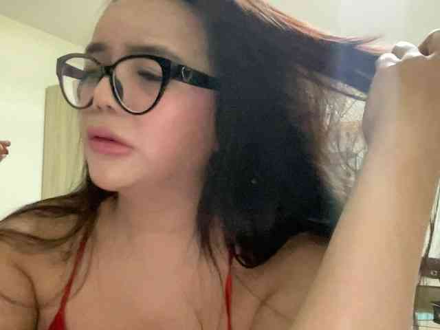 HOTFILIPINAHUGEBOOBS webcam