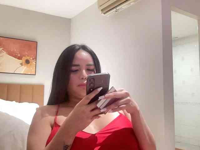 HOTFILIPINAHUGEBOOBS webcam
