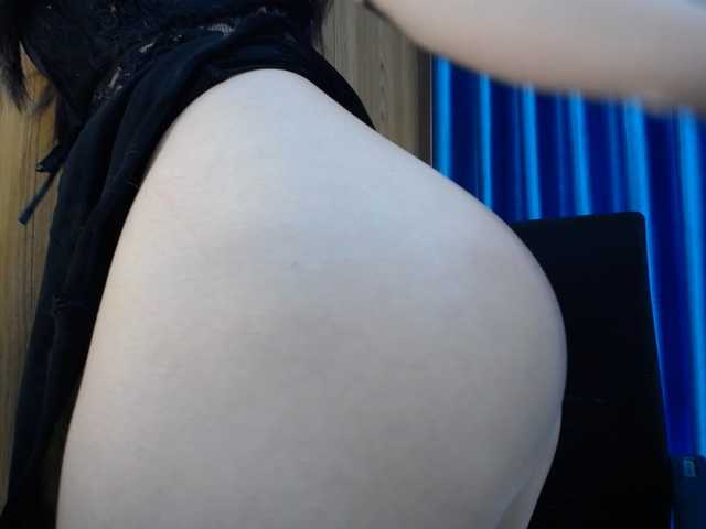 yana--99 live cam on BongaCams