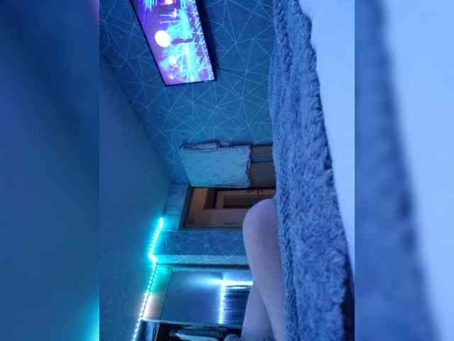 PORNOOWOOWW webcam