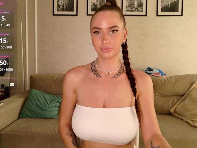 -moon-girl-18 live cam on BongaCams