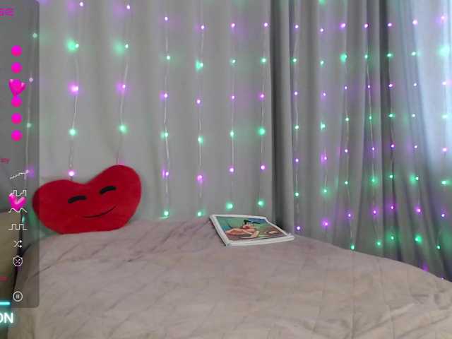 DaddysSluttyGirl live cam preview