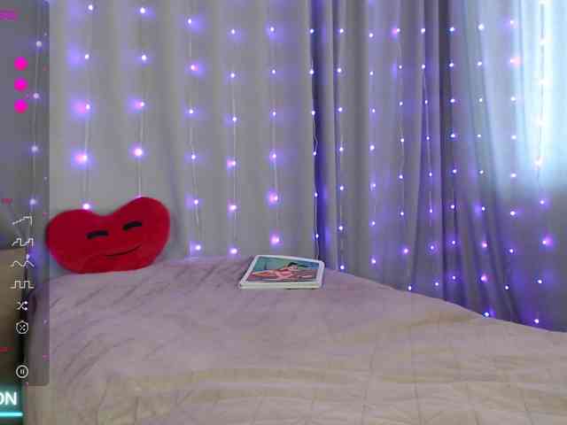 DaddysSluttyGirl webcam