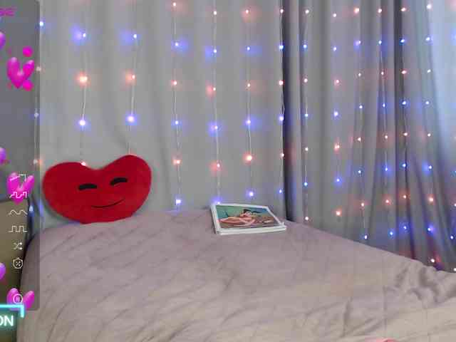 DaddysSluttyGirl webcam