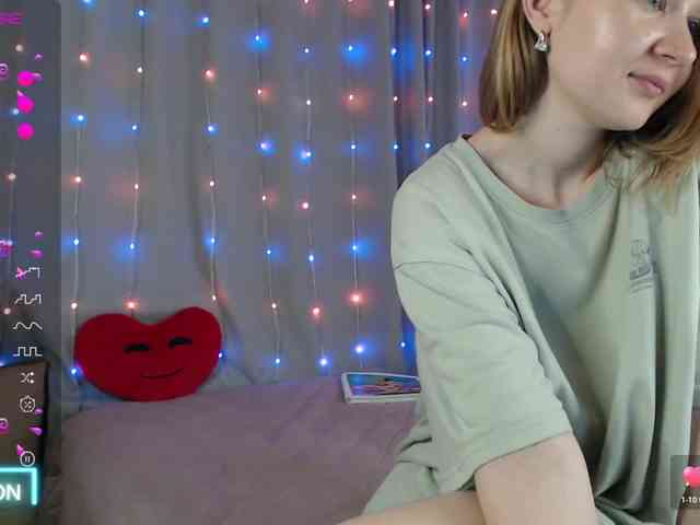 DaddysSluttyGirl webcam