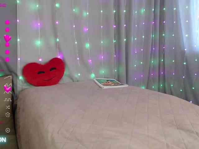 DaddysSluttyGirl webcam